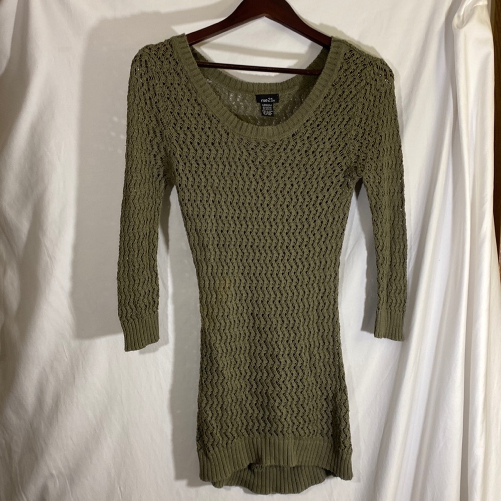 Rue 21 woman’s sweater top size Med